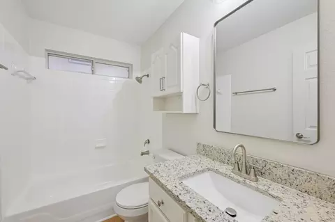 Bath - 500 Britni Loop, Kyle, TX 78640 photo 1 of 2
