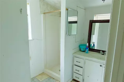 Bath - 109 Wayside Dr, Elgin, TX 78621 photo 3 of 3