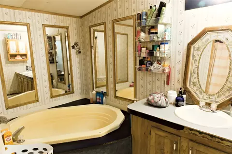 Bath - 109 Wayside Dr, Elgin, TX 78621 photo 1 of 3