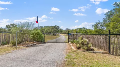 2631 N Us Hwy 281, Johnson City, TX 78636