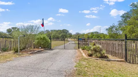 2631 N Us Hwy 281, Johnson City, TX 78636