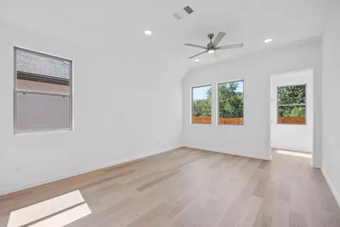 310 Bendecido Loop, Elgin, TX 78621 photo 5