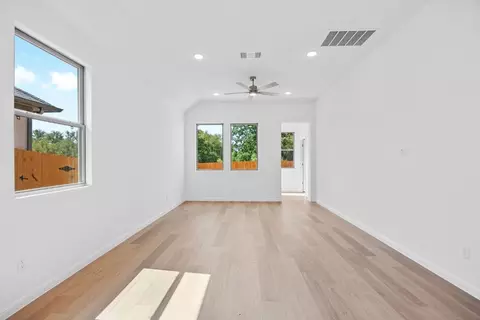 310 Bendecido Loop, Elgin, TX 78621 photo 4