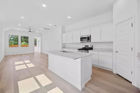 310 Bendecido Loop, Elgin, TX 78621 photo 8