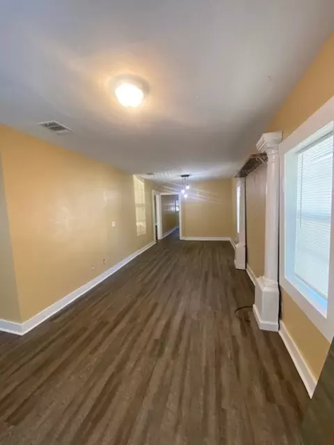 Entry Way - 214 S Hackberry Ave, Luling, TX 78648 photo 2 of 3