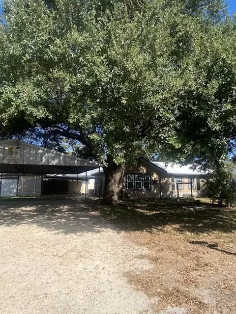 Other - 214 S Hackberry Ave, Luling, TX 78648 photo 1 of 2