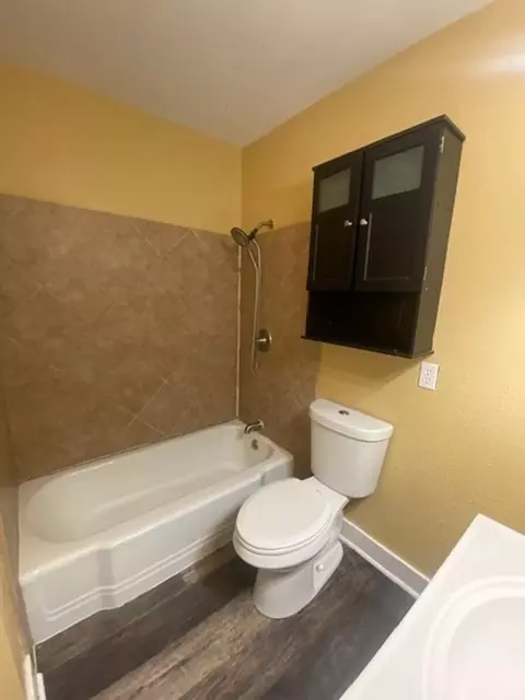 Bath - 214 S Hackberry Ave, Luling, TX 78648 photo 1 of 2