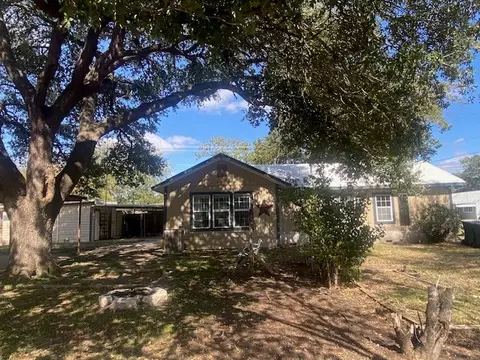 Exterior - 214 S Hackberry Ave, Luling, TX 78648 photo 2 of 3
