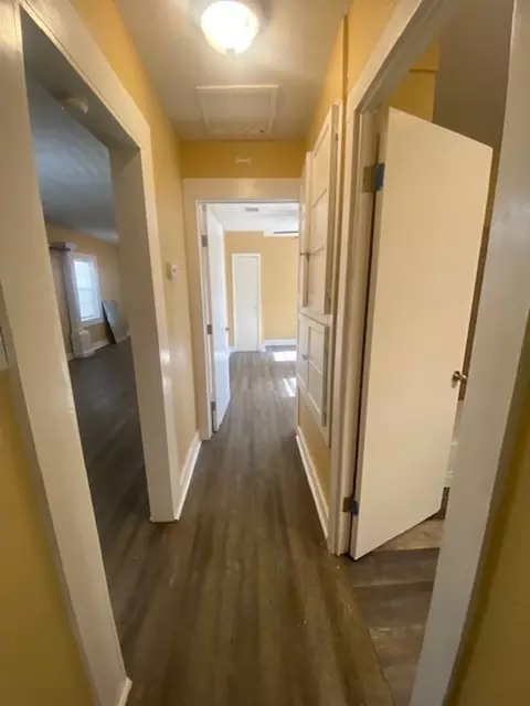 Entry Way - 214 S Hackberry Ave, Luling, TX 78648 photo 3 of 3