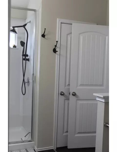 Bath - 188 Beth Ann Loop Loop, Taylor, TX 76574 photo 1 of 1