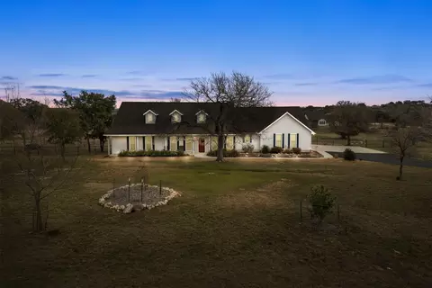 106 Abierto Cv, Blanco, TX 78606