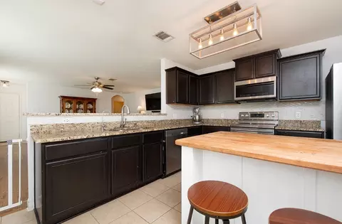Kitchen - 216 Millers Loop, Jarrell, TX 76537 photo 3 of 6