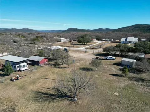 831 Magers Rd, Concan, TX 78838 photo 4