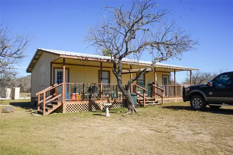 831 Magers Rd, Concan, TX 78838 photo 9
