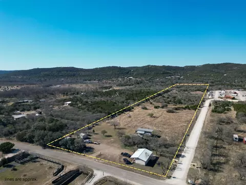 831 Magers Rd, Concan, TX 78838