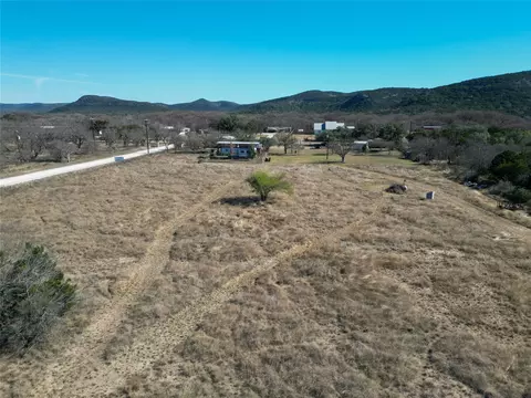 831 Magers Rd, Concan, TX 78838 photo 5