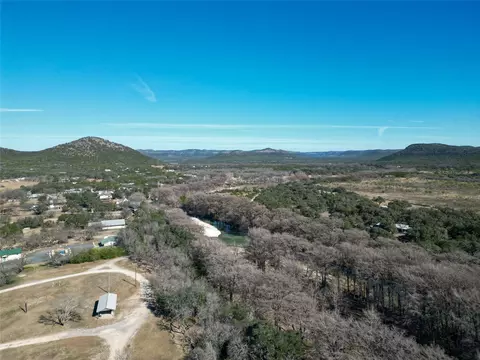 831 Magers Rd, Concan, TX 78838 photo 2