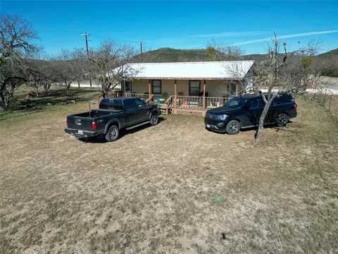 831 Magers Rd, Concan, TX 78838 photo 8