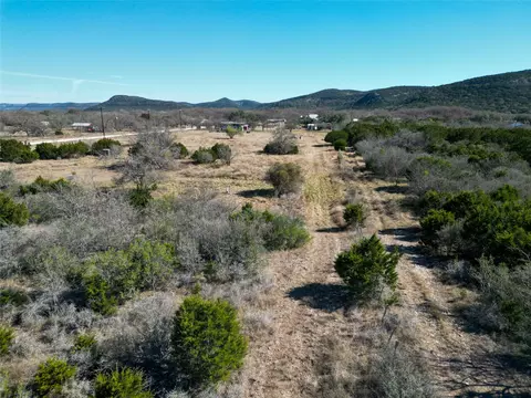 831 Magers Rd, Concan, TX 78838 photo 6