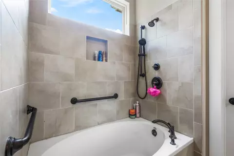 Bath - 9407 Mcknight Loop #9, Austin, TX 78717 photo 2 of 5