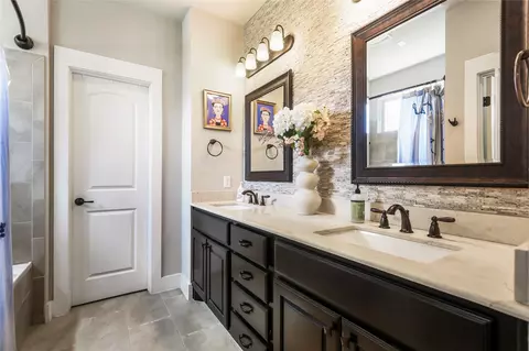 Bath - 9407 Mcknight Loop #9, Austin, TX 78717 photo 1 of 5