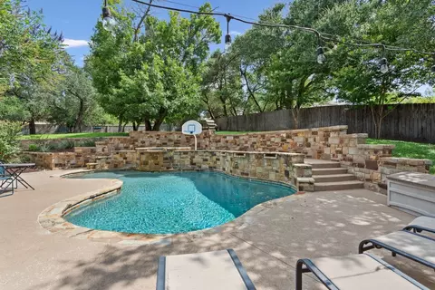Exterior - 320 Ridge View Dr, Georgetown, TX 78628 photo 5 of 8