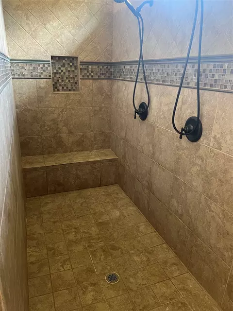 Bath - 320 Ridge View Dr, Georgetown, TX 78628 photo 4 of 4