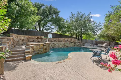 Exterior - 320 Ridge View Dr, Georgetown, TX 78628 photo 4 of 8
