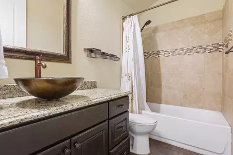 Bath - 320 Ridge View Dr, Georgetown, TX 78628 photo 1 of 4