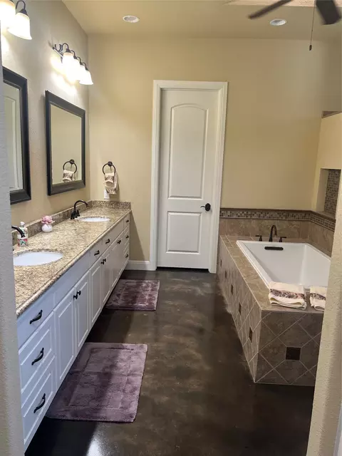Bath - 320 Ridge View Dr, Georgetown, TX 78628 photo 3 of 4