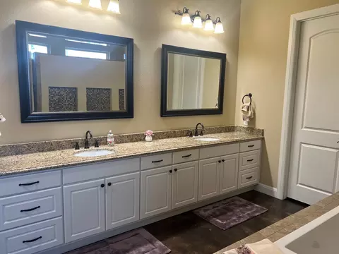 Bath - 320 Ridge View Dr, Georgetown, TX 78628 photo 2 of 4
