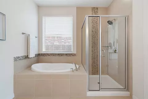 Bath - 12613 Twisted Root Dr, Manchaca, TX 78652 photo 2 of 5