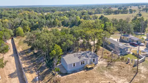 107 Los Cueva Rd, Elgin, TX 78621 photo 2