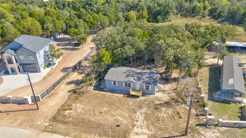 107 Los Cueva Rd, Elgin, TX 78621 photo 4