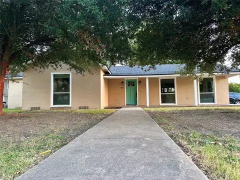 305 W Davilla St, Granger, TX 76530