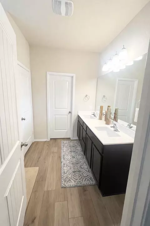 148 Pivot Dr, Taylor, TX 76574 photo 6