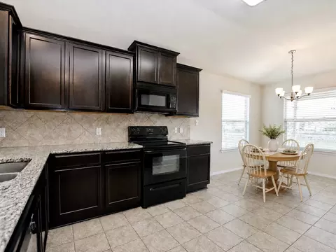 Kitchen - 141 Igneous Ln, Jarrell, TX 76537 photo 3 of 5