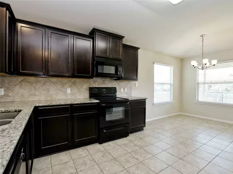 Kitchen - 141 Igneous Ln, Jarrell, TX 76537 photo 4 of 5