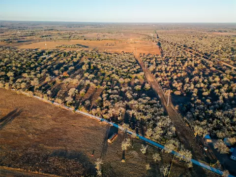 000 Sandy Pine Rd, Luling, TX 78648