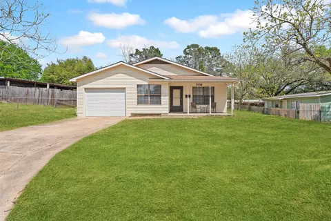 708 Hunter Dr, Rockdale, TX 76567