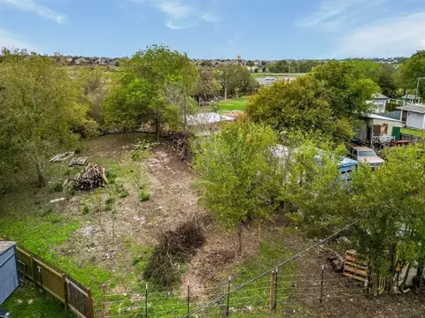 324 NW Knox Dr, Buda, TX 78610 photo 3
