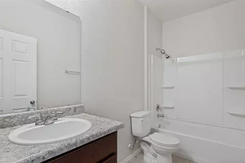 Bath - 137 Miracle Dr, Jarrell, TX 76537 photo 1 of 3