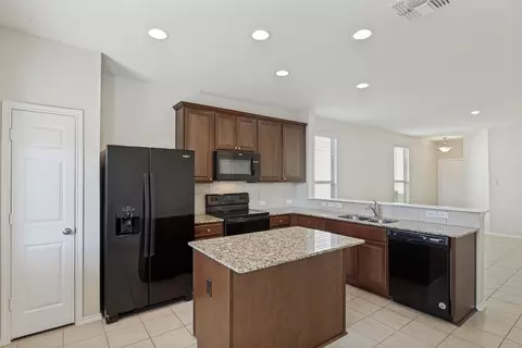 Kitchen - 137 Miracle Dr, Jarrell, TX 76537 photo 2 of 2