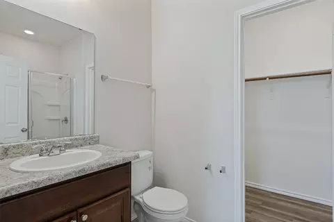 Bath - 137 Miracle Dr, Jarrell, TX 76537 photo 2 of 3