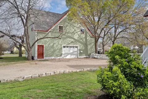 Exterior - 603 E 7th St, Georgetown, TX 78626 photo 10 of 10