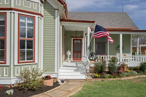Exterior - 603 E 7th St, Georgetown, TX 78626 photo 2 of 10