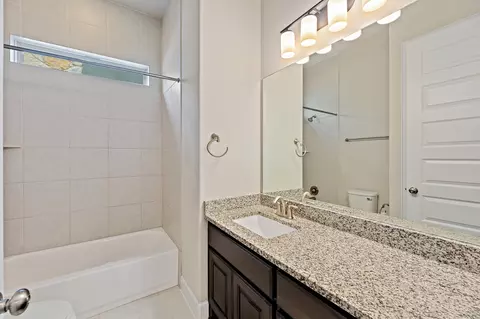Bath - 912 Isaias Dr, Leander, TX 78641 photo 2 of 4