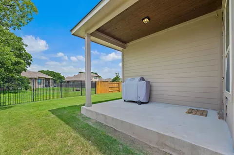Exterior - 912 Isaias Dr, Leander, TX 78641 photo 4 of 6