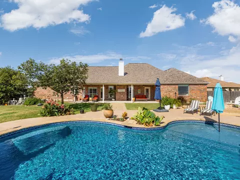 155 Comanche Cir, Hutto, TX 78634
