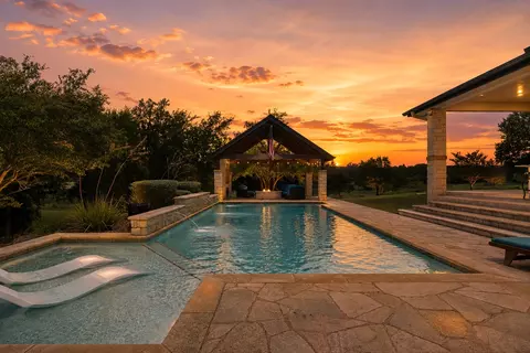 208 Hacienda Pl, Dripping Springs, TX 78620